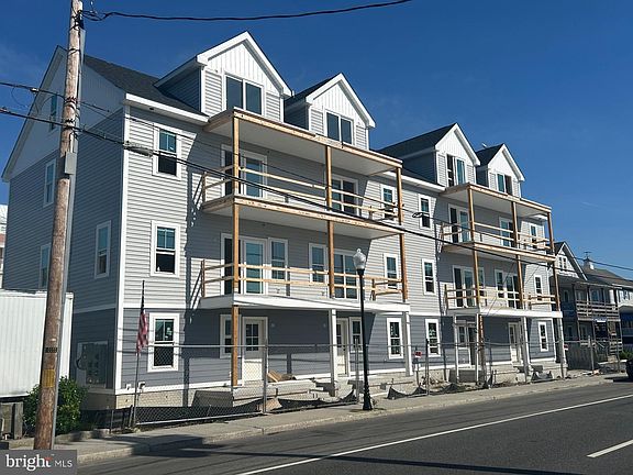 4th image of 909 N Baltimore Ave #3