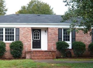 4 Hampshire Dr, Taylors, SC 29687