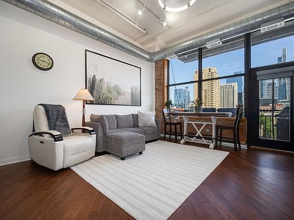 2nd image of 1601 S Michigan Ave APT 505