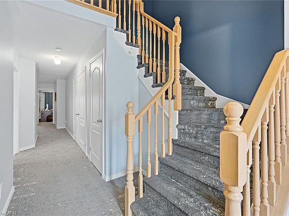 4th image of 222 Fellowes Cres #2