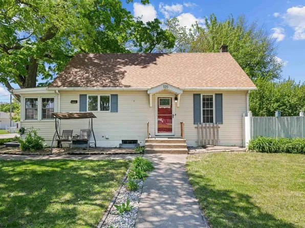 126 S Genessee St, Blue Grass, IA 52726