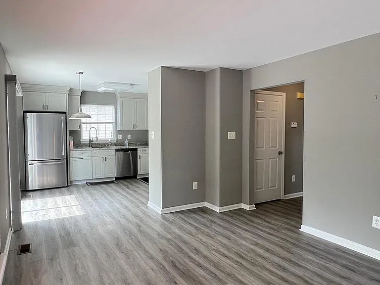 16 Emerald Dr — Photo 11