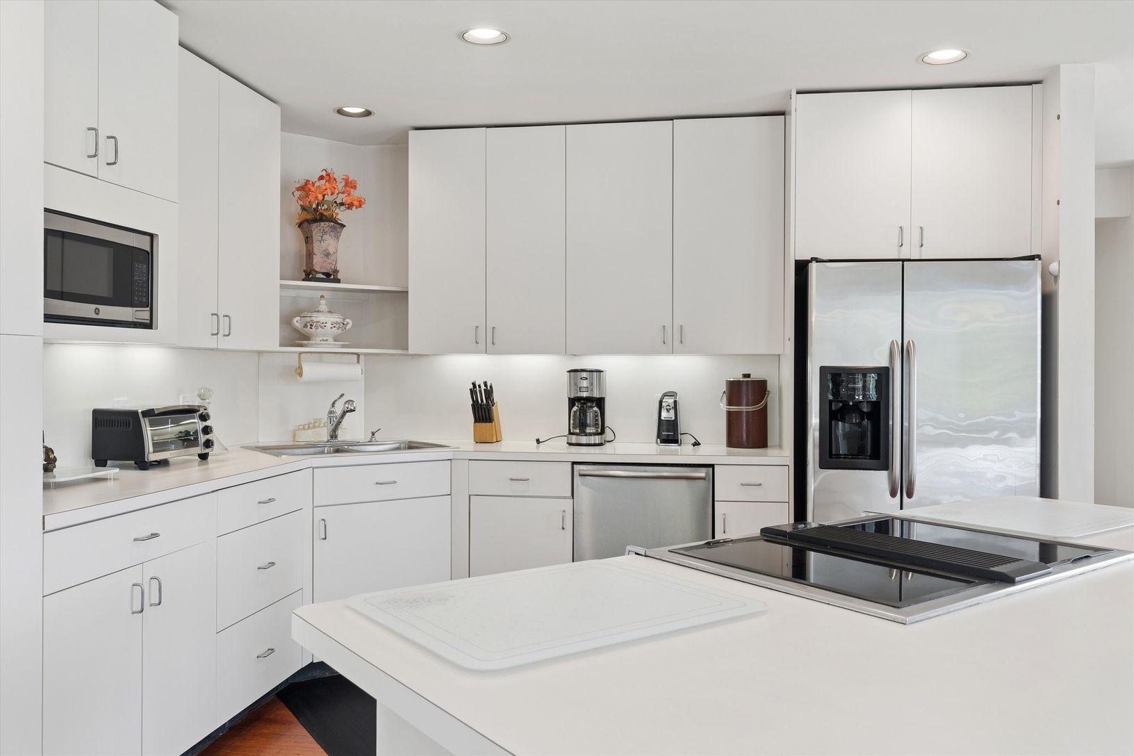  Open Kitchen area