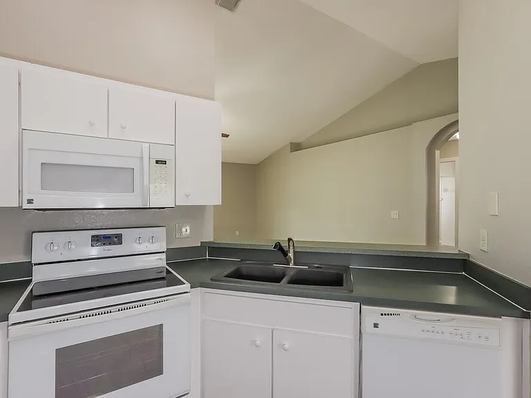 1586 Caroline Ct — Photo 8