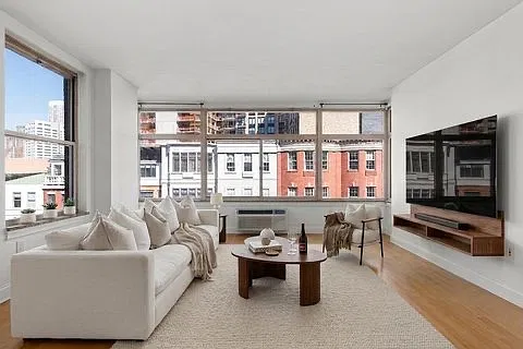 1 bed, 785 sqft, $4,350 — Photo 2