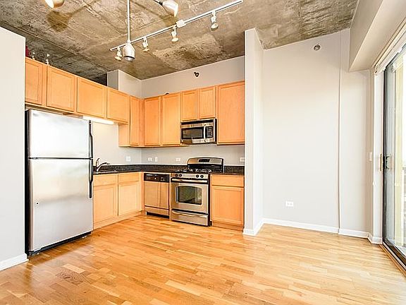 5th image of 1122 W Catalpa Ave APT 814