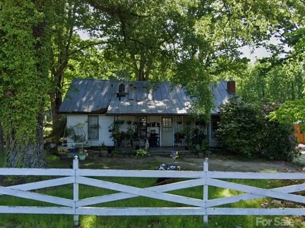 115 Cape Hickory Rd, Hickory, NC 28601