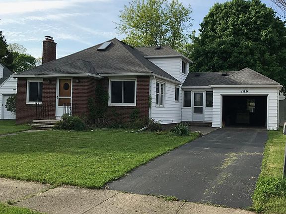 More right view of house with garage up.