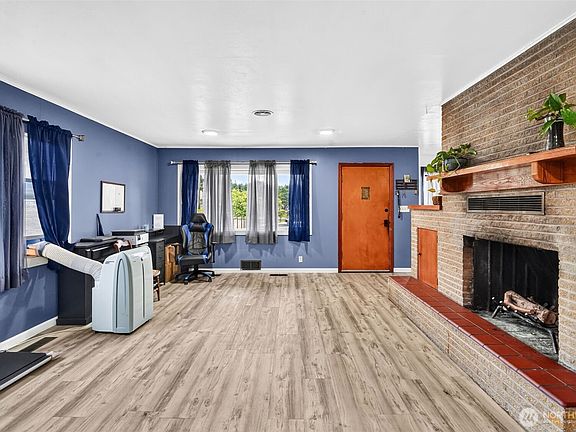 3rd image of 211 NW Kerron Avenue