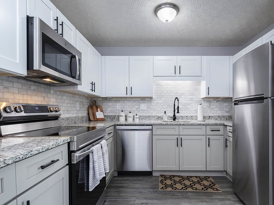 Newly Renovated Kitchen - Augusta Square Apartments
