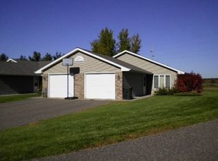 840 Highview Dr APT B, New Richmond, WI 54017