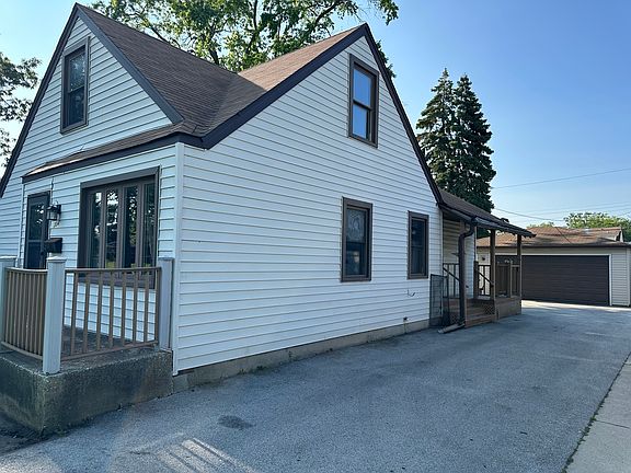5th image of 304 Village Dr
