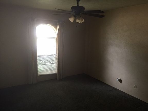 5th image of 6002 Martie Ln