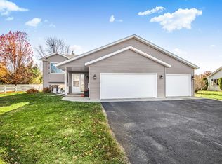 506 Oak Pond Dr, Sartell, MN 56377