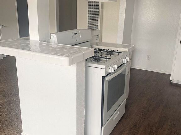 3rd image of 14724 Chadron Ave APT 1