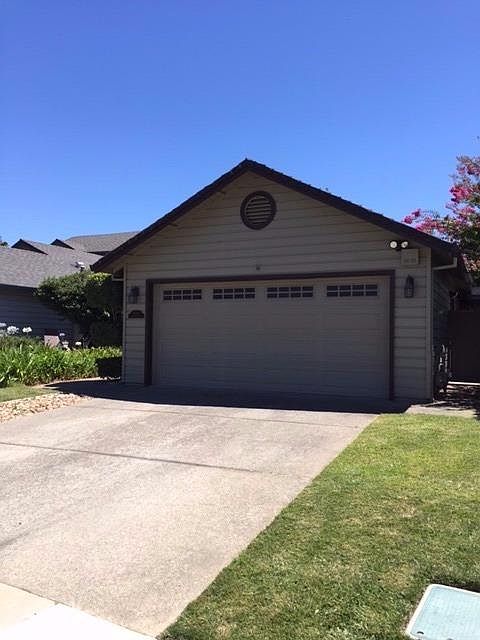 2nd image of 1928 Lakeshore Dr