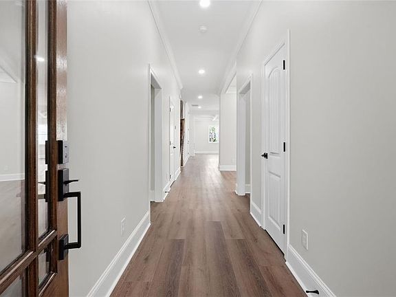 4th image of 2107 E Haven Dr