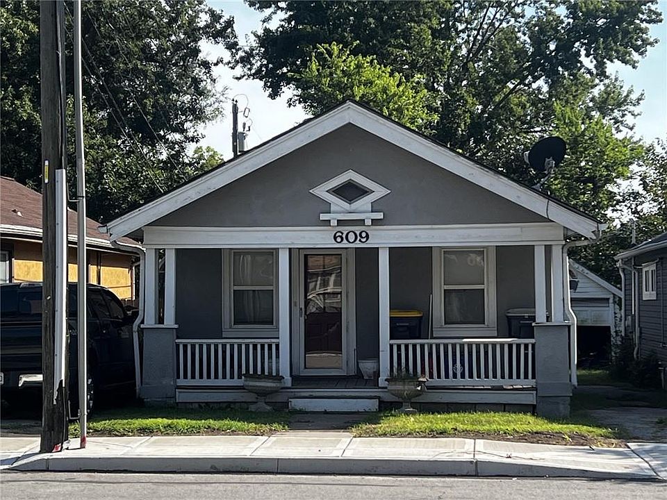 1st image of 609 W 75th St
