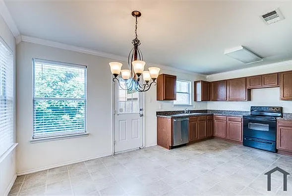 8825 Sun Haven Way — Photo 1