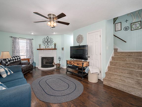 3rd image of 616 Stewart Valley Dr