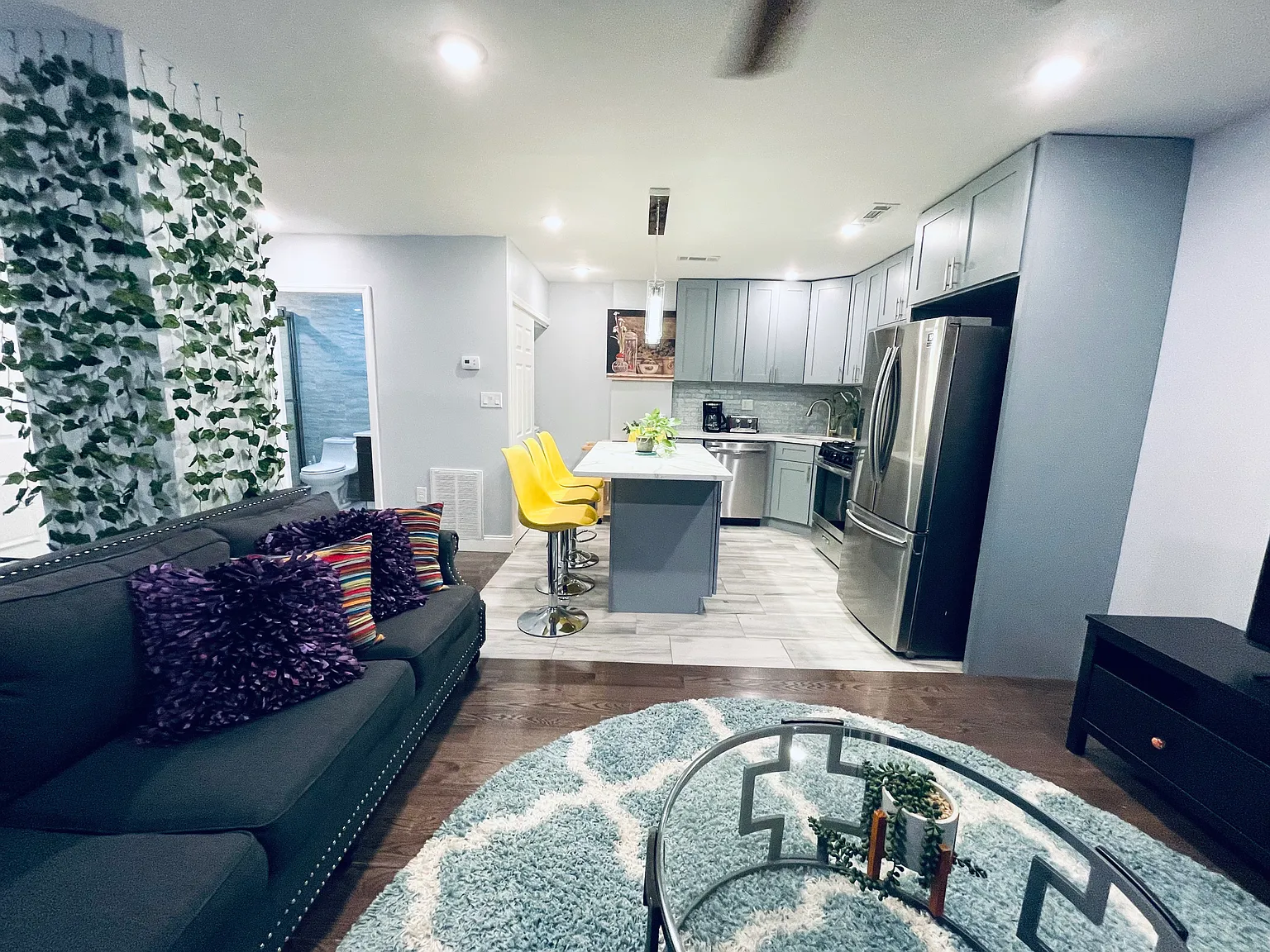 2 bed, 1000 sqft, $2,145 — Photo 3
