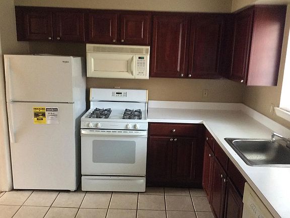 3rd image of 427 Fox Hills Dr N #427
