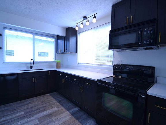 5th image of 111 N 17th St