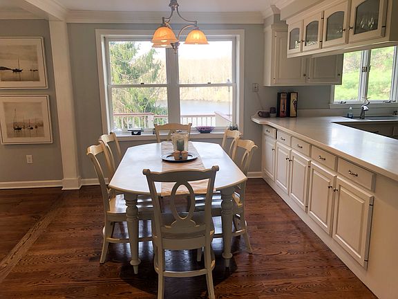 Kitchen/Dining w/ waterview