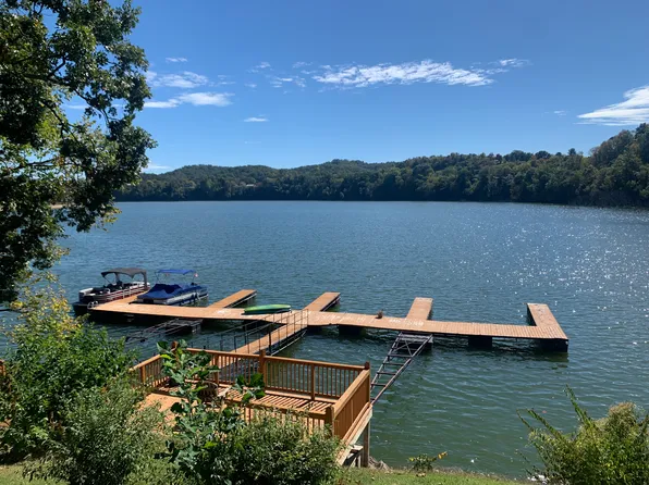 15 Lake Village Ct #15, Johnson City, TN 37601