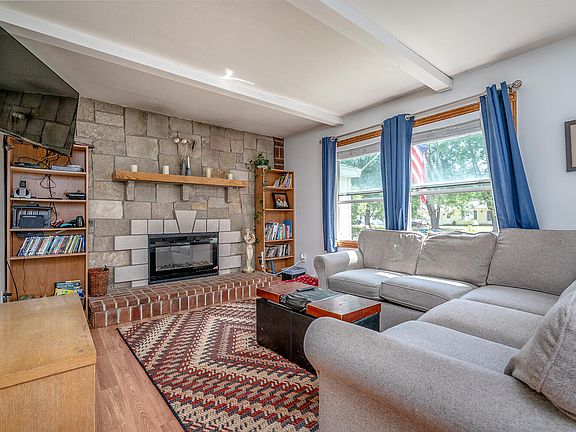 4th image of 5854 Hilltop Dr