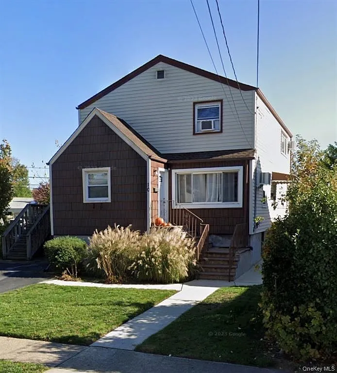 Photo 1 of 11 - 10 3rd Ave - East Rockaway, NY Primary Photo - 10 3rd Ave