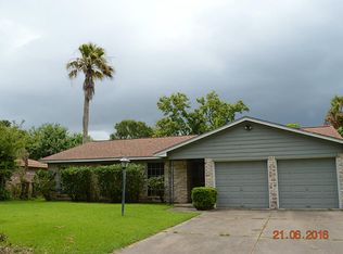 114 Talisman St, Lake Jackson, TX 77566