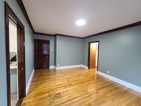 4th image of 3140 W 59th St Unit 206