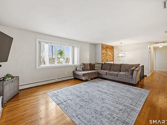 4th image of 62 White Birch Drive