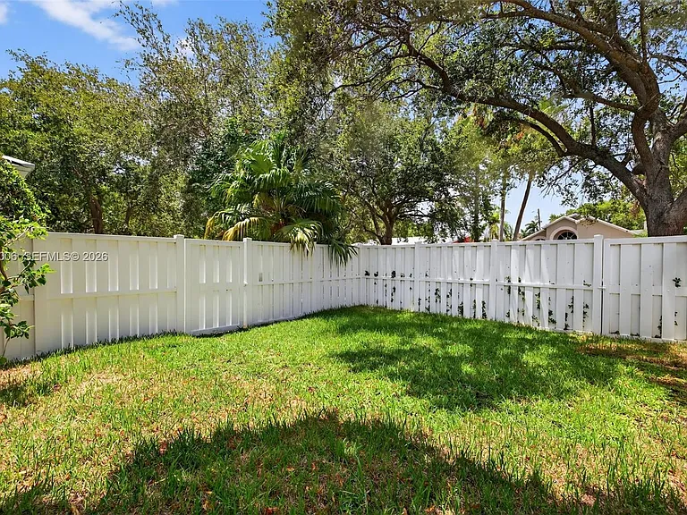 608 SW 15th St — Photo 52