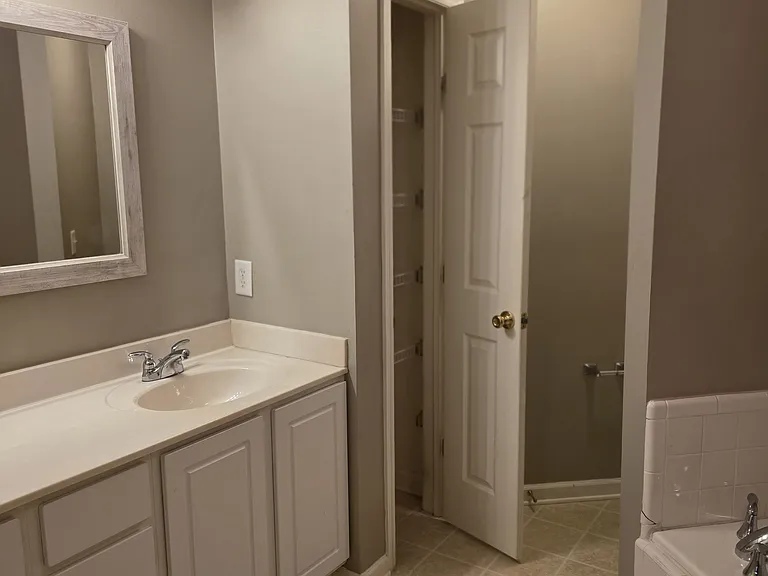 2235 Locksley Woods Dr #E — Photo 7