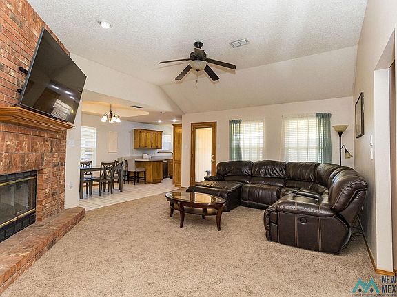 5th image of 2205 Country Dr