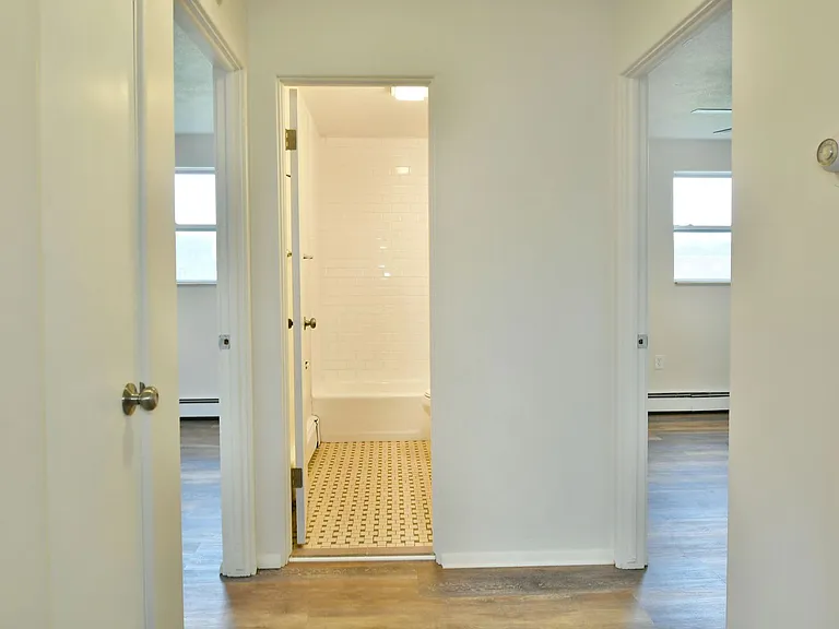 560 Gladys St — Photo 10
