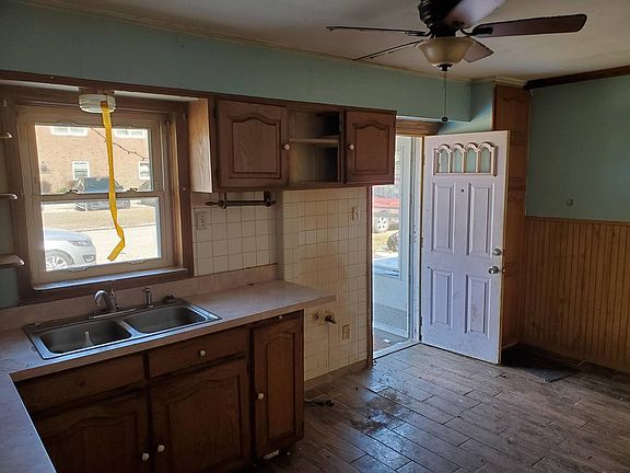 2nd image of 2231 N Rockton Ave
