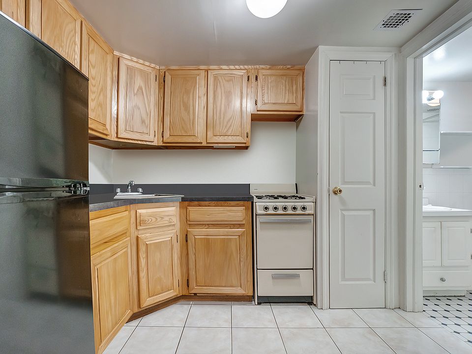 2nd image of 75 W 85th St APT 2B