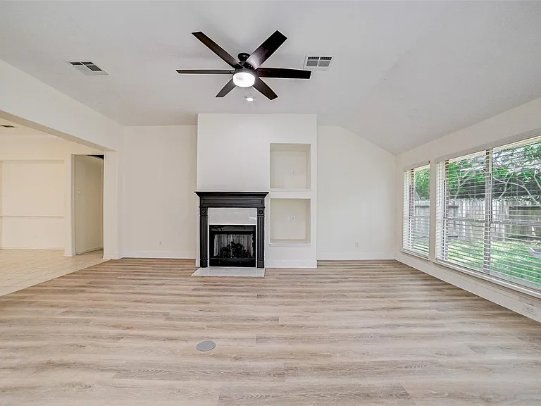 70 Camber Pine Pl — Photo 8