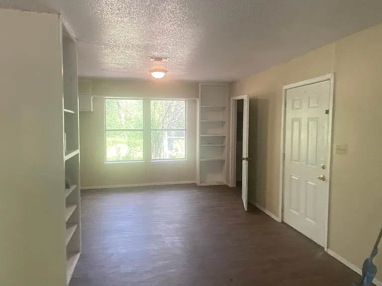 509 E Kiamichi St — Photo 2