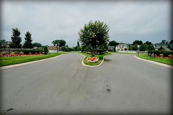1381 Round Hill Ln — Photo 17
