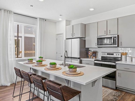 Crest Kitchen