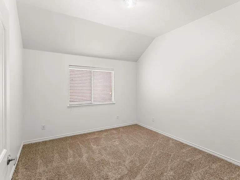 8200 Hitching Trl — Photo 25