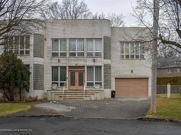 3rd image of 37 Christine Ct
