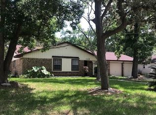 110 Spruce St, Lake Jackson, TX 77566
