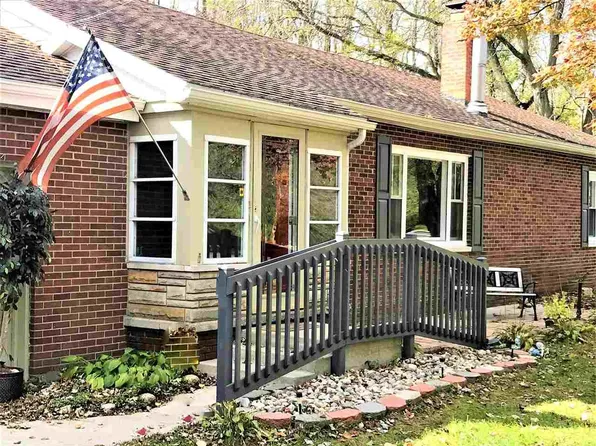 7613 Summerfield Rd, Lambertville, MI 48144