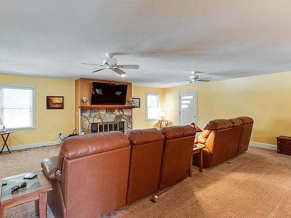 2nd image of 3365 Maxwell Dr SW
