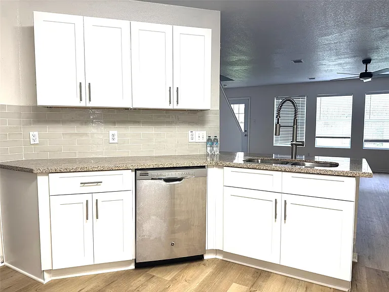 5615 Darby Square Trl — Photo 1